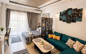 White Orchid Modern Studio Near Metro & Free Parking